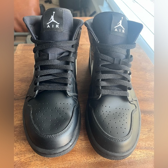 Air Jordan 1 Mid Black - Picture 4 of 7